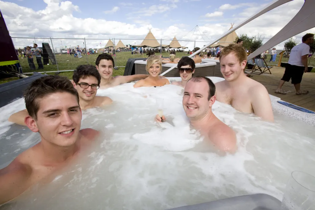 Festivalgoers and atmosphere at Global Gathering 2009